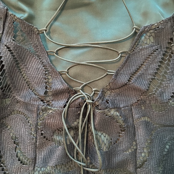 Xenia Boutique Emerald Green Midi Dress - Picture 6 of 12